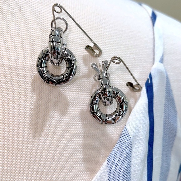 Necklace and earrings sold as a set. Silver with Onyx stone. - Picture 2 of 5